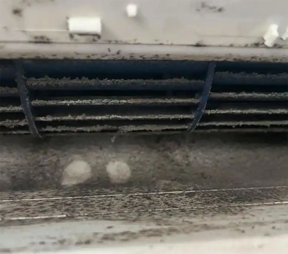 索县空调吹的风有股烧焦味是怎么回事